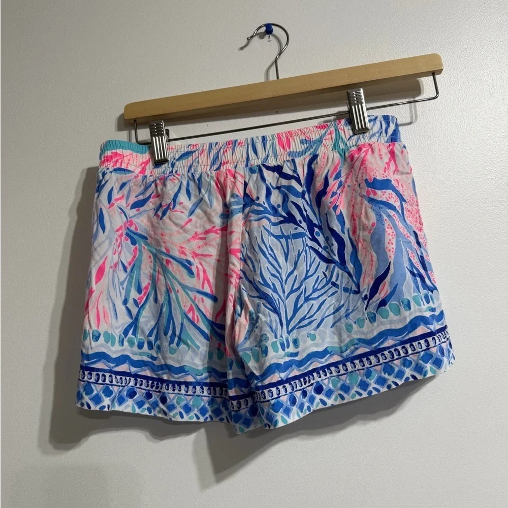 Lilly Pulitzer stretchy shorts with pockets